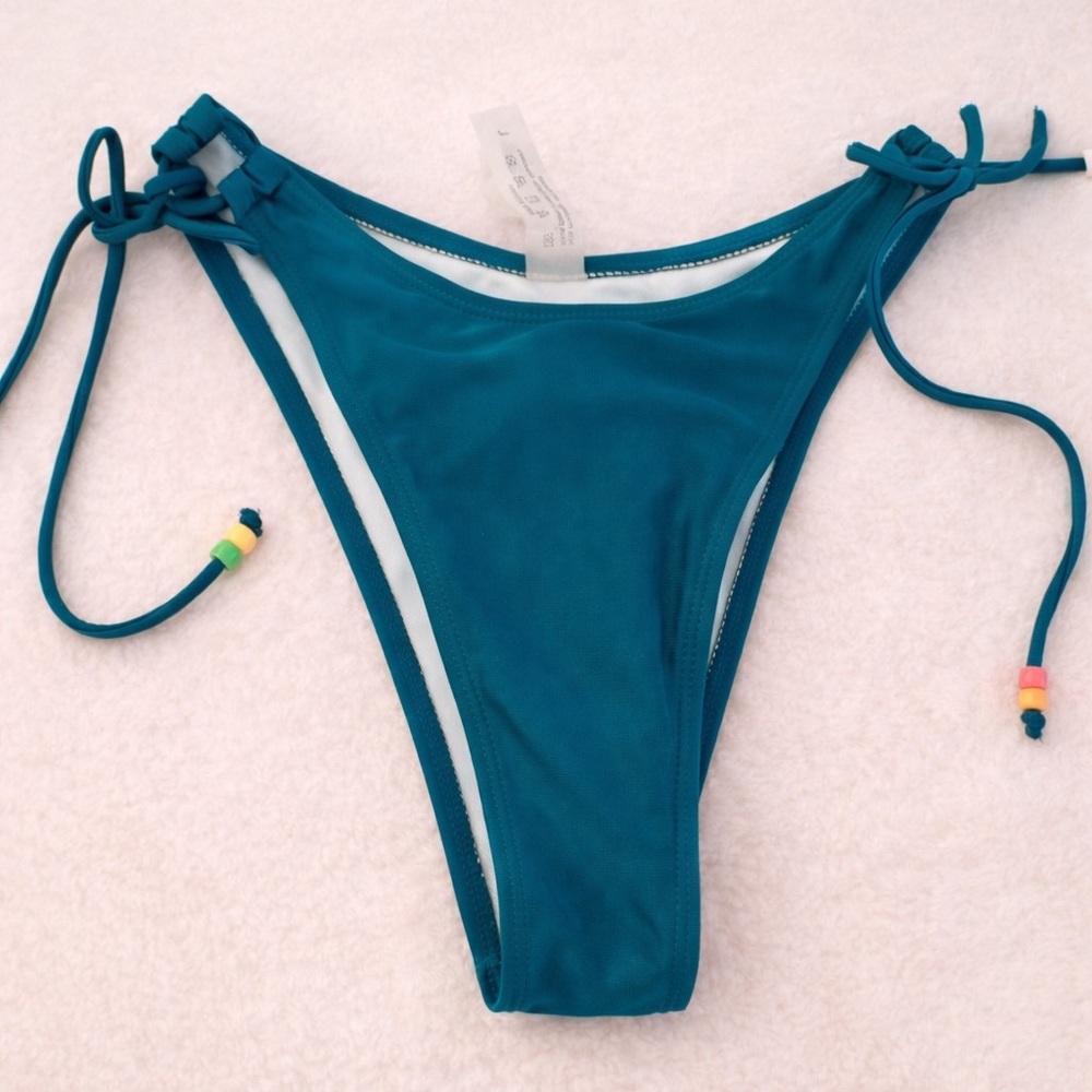 🌿 Emerald Green Bikini Set Size L NWOT Tie Side Resort Beach Vacation Chic Style - Picture 4 of 6